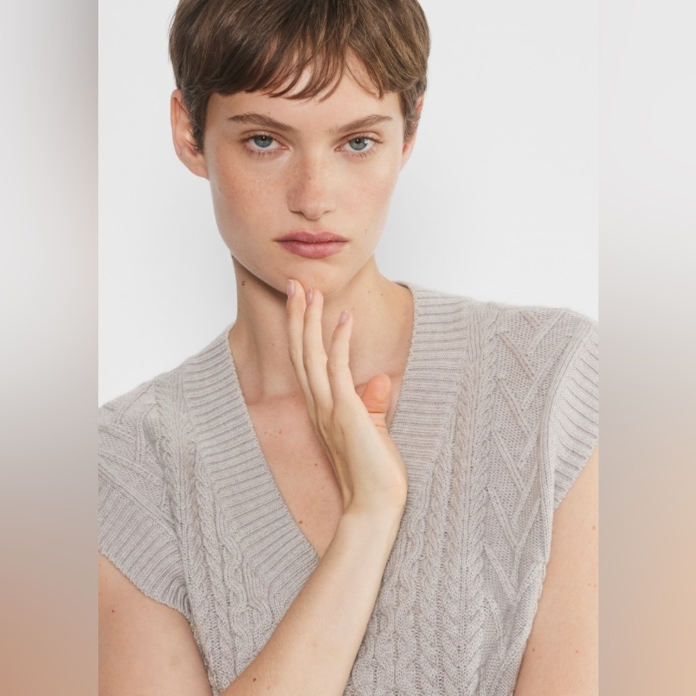 New Aritzia Emporia Merino Wool Sweater Vest - Picture 3 of 10